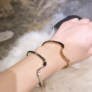 Koreanischer Ins-Nischendesign-Ring, minimalistischer, allgleiches, unregelmäßige Textur, flache Linienöffnung, verstellbarer Ringhersteller_voghion.com