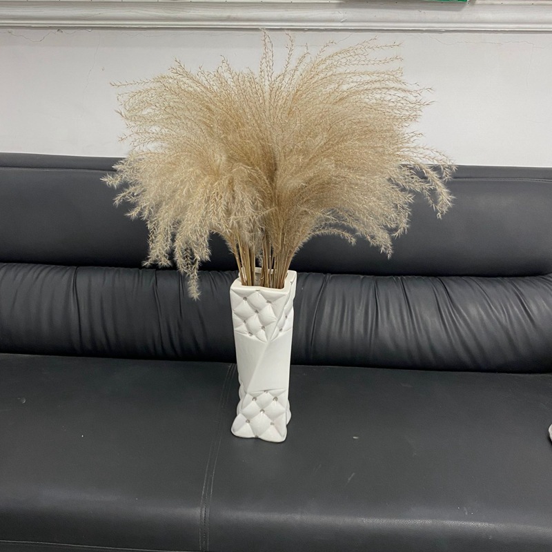 乾いた花の小さな葦の花束の祝日は天然の葦の花を飾って永遠の花を払います。|undefined