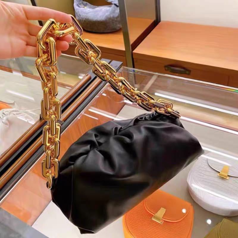 ins Internet celebrity Xiaojing niche underarm bag thick chain pleated cloud bag portable shoulder bag female 2023 New