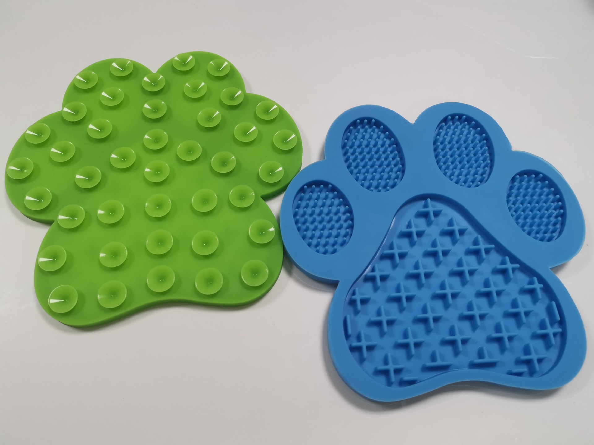 Dog Claw Silicone Pet Licking Pad Silicone Slow Food Pad Dog Bathing Distracted Licking Pad Silicone Slow Food Pad Anti-choking and Anti-overflow