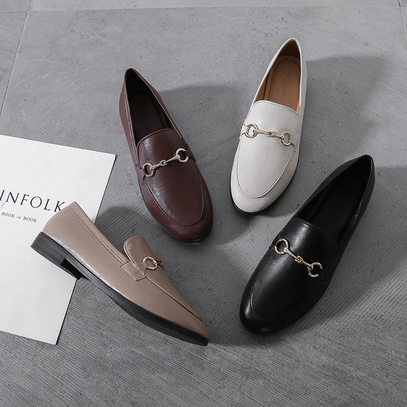 Small leather shoes Women's British single-layer shoes 2020 spring new all-match slip-on flat retro plus size women's shoes 41-43