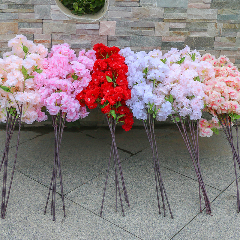 シミュレーションの花は桜の枝の4本の枝をシミュレーションします。|undefined