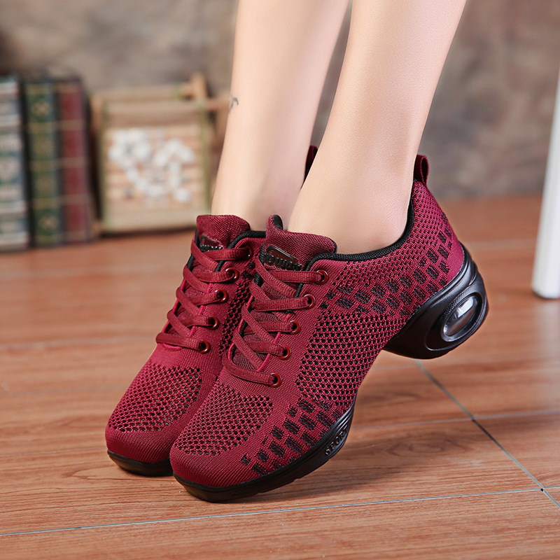 Yang Liping Square Dance Shoes for the Elderly Dance Shoes Mother Red Dance Shoes Women's Summer 2021 New Soft Sole