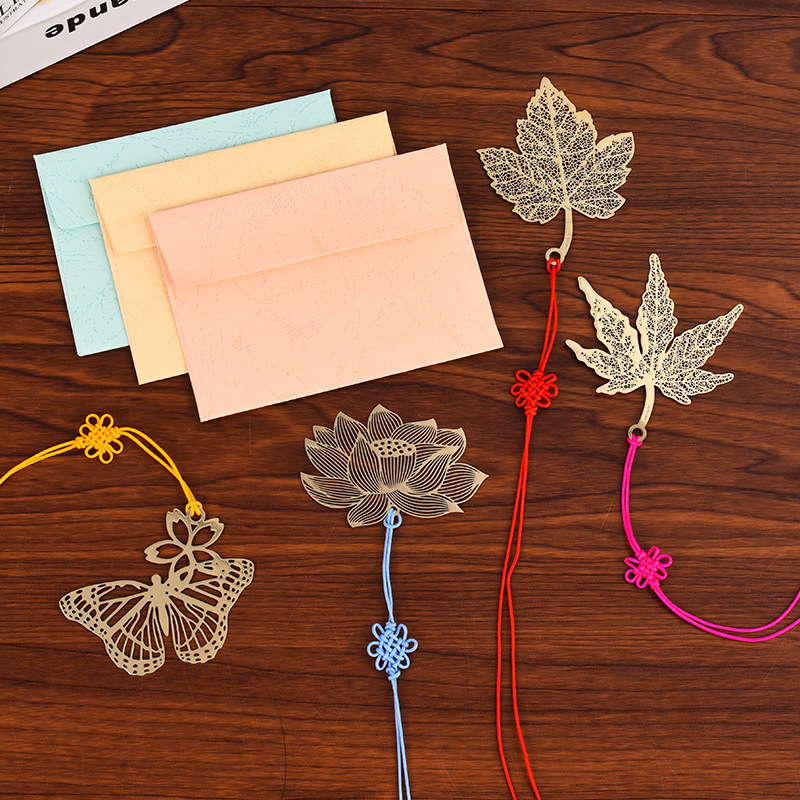 Metal creative bookmark custom exquisite fine grain vein hollow bookmark Business Gift Envelope Independent packaging
