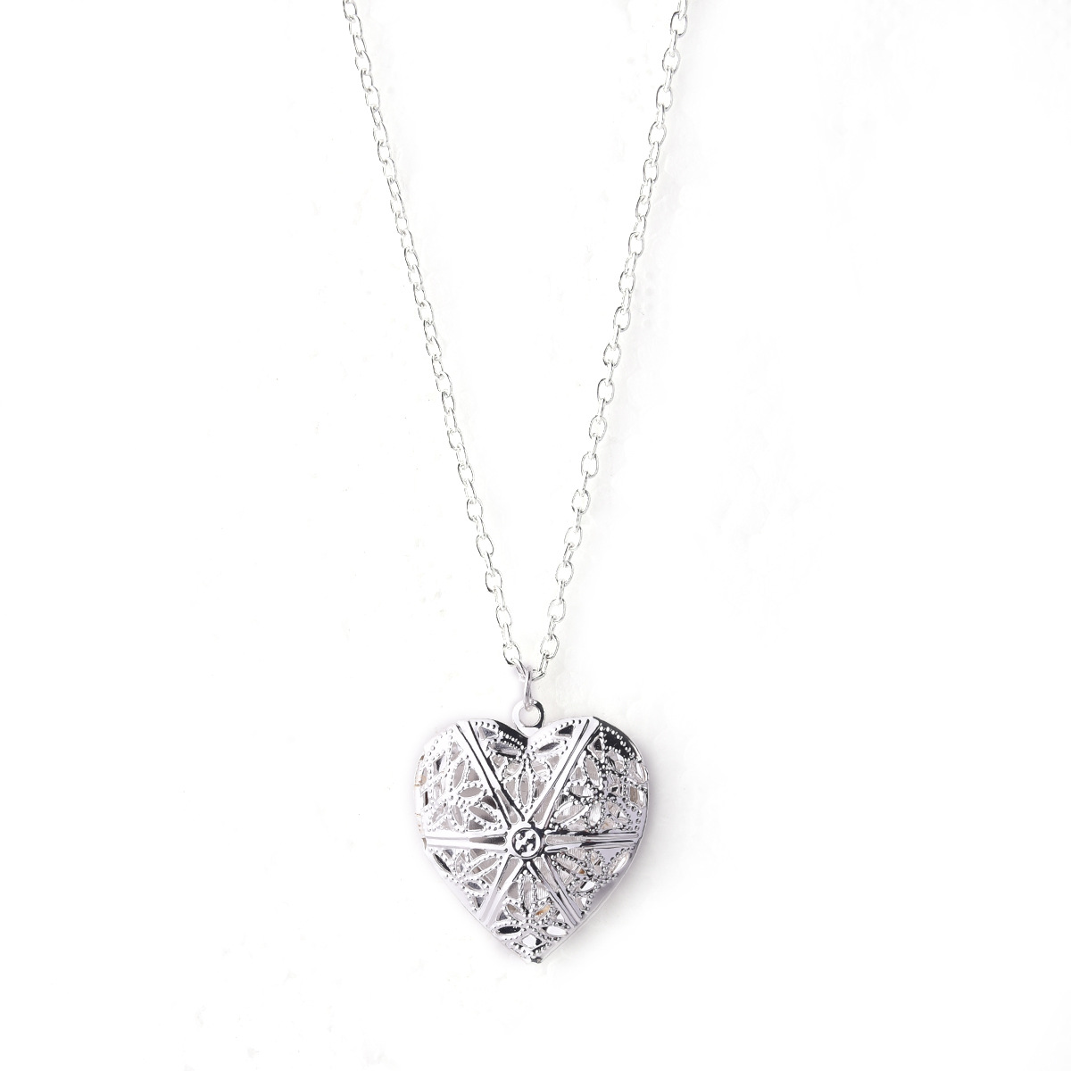 Han Ru's new spot love necklace can be opened hollow heart-shaped phase box jewelry European and American jewelry manufacturers spot