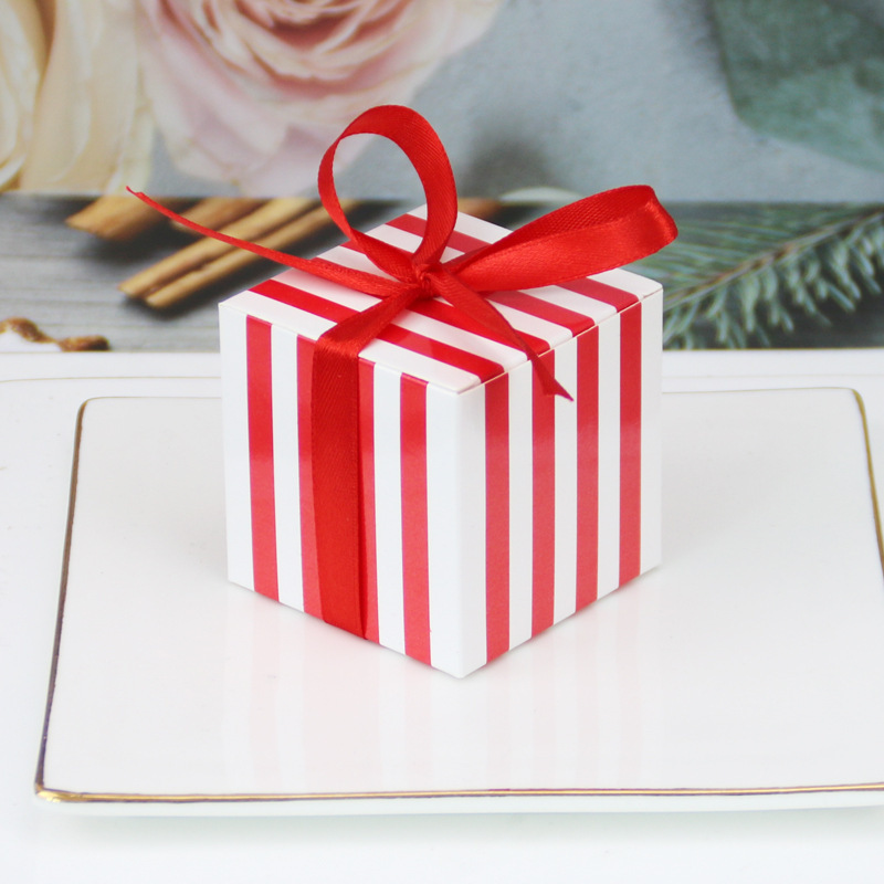 ヨーロッパの新しいキャンディーボックスの四角形の喜糖ボックスのストライプボックスの結婚祝いの誕生日パーティーの砂糖ボックスの卸売り|undefined