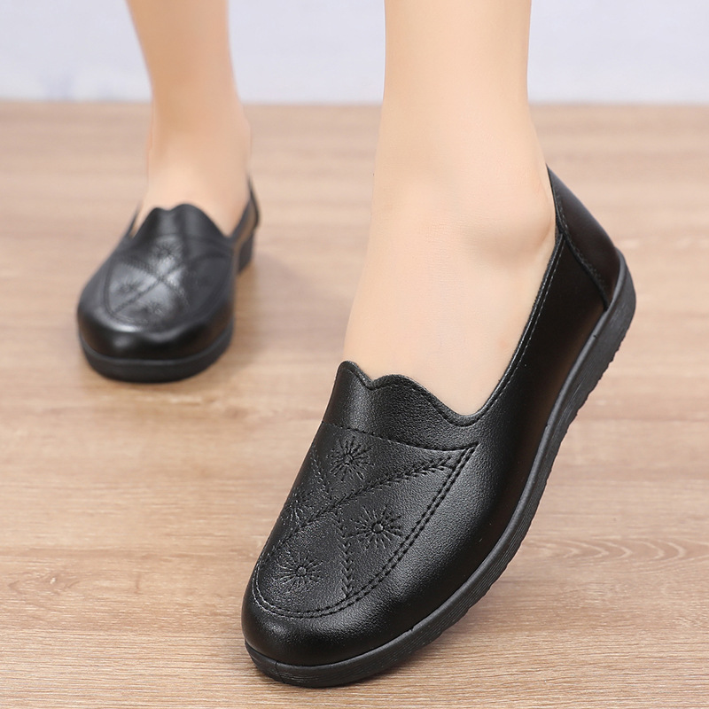 2020 New Beef Sole Mother Shoes Children Soft Sole Slip-on Flat Leather Shoes for Middle-aged and Elderly with Round Toe for All Seasons