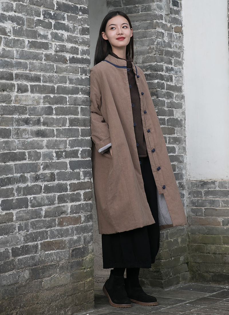 2023 Winter Neue Vintage Chinesischen Stil Vertikale Kragen Chinesischen Stil Kontrast Farbe Platte Schnalle Mittellange Baumwolle gefütterte Jacke Leinen Lose Baumwolle-pad_voghion.com