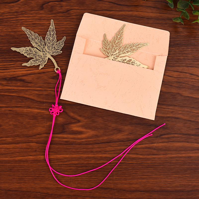Metal creative bookmark custom exquisite fine grain vein hollow bookmark Business Gift Envelope Independent packaging