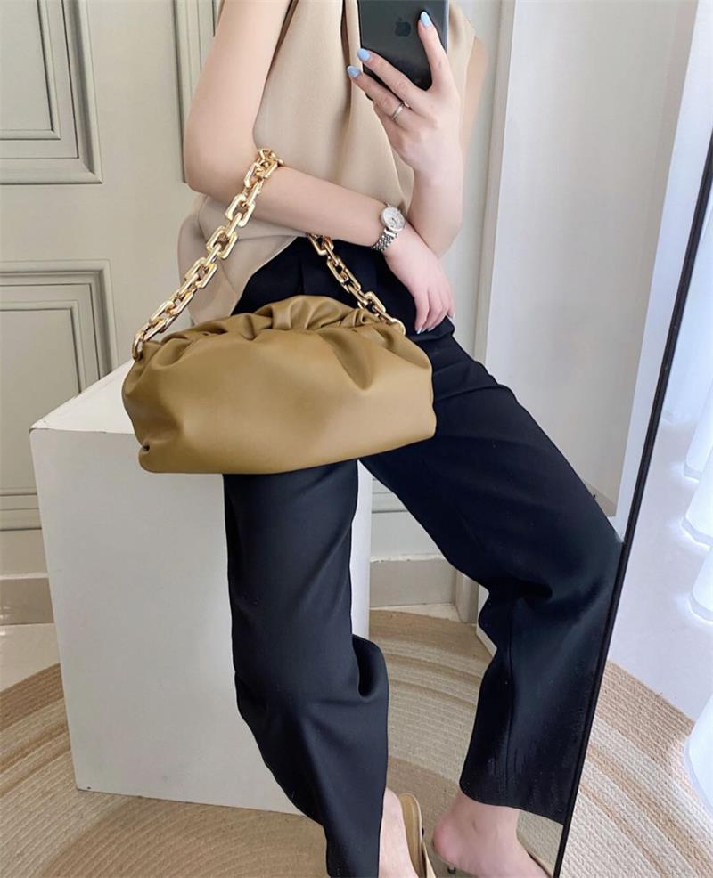 ins Internet celebrity Xiaojing niche underarm bag thick chain pleated cloud bag portable shoulder bag female 2023 New