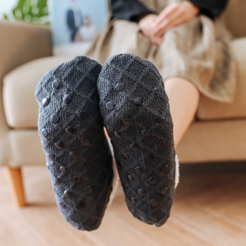 2 par höst- och vinterstrumpor fleece lammfleece enfärgade golvstrumpor söta varma kvinnor förtjockade strumpor set månsockor_voghion.com