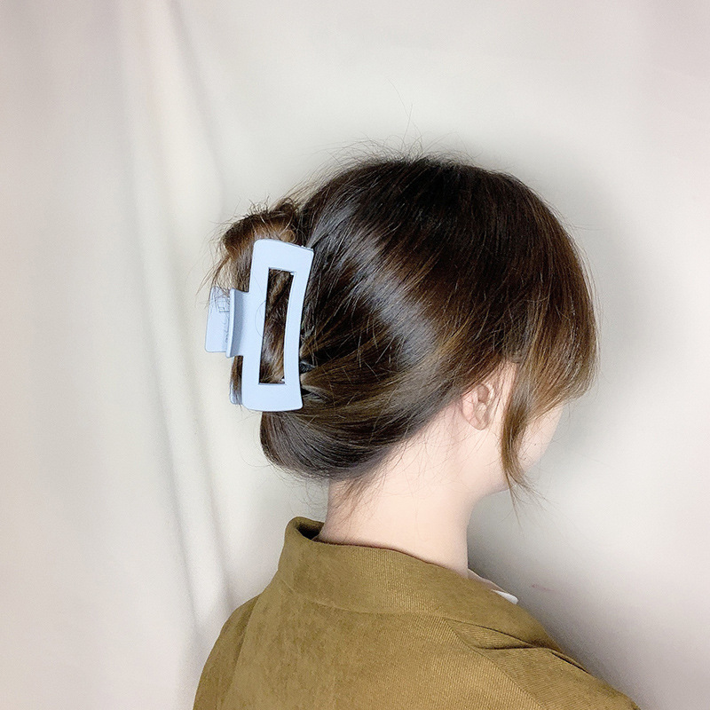大サイズの四角いクリップ10.5cm透かし彫りの後頭部のヘアピンの髪飾りはシンプルです。|undefined