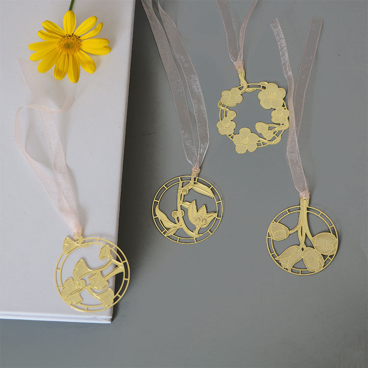 Brass hollow metal bookmark rose ginkgo flower secret language fresh small bookmark stationery wholesale