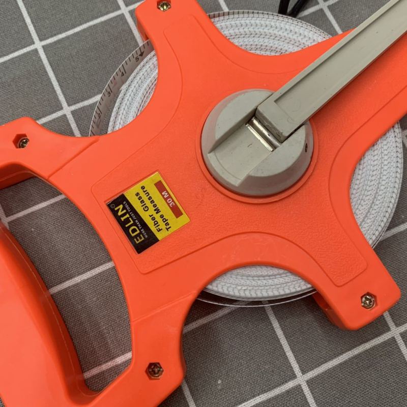 赤い棚の定規の柔らかい繊維のpvcの定規の架台式の鋼の巻き尺の工事現場はプラスチックの手を測って100メートル振ります。|undefined