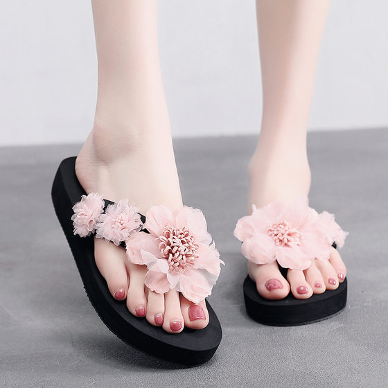 New Sandals and Slippers Women's Summer Wear Fashionable All-match Flip-flops Thick-soled Beach Shoes Sweet Seaside Holiday Sandals for Women