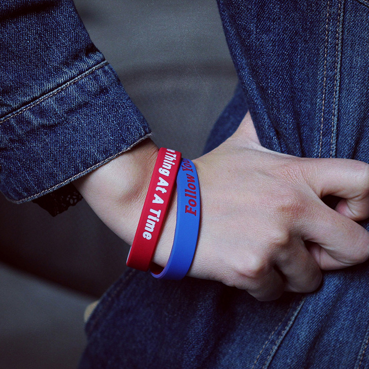 American Whisper Inspires Positive Energy Bracelet Trendy Brand for Men and Women Couple's Inspirational Two-Color Silicone Bracelet Peace Article