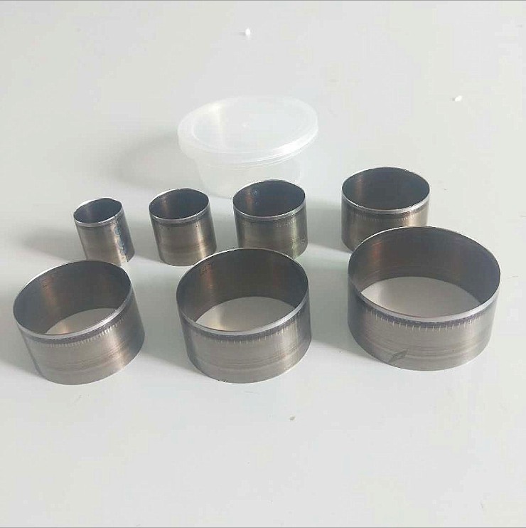 革の穴あけ器のツールdiyの手作りの花は皮の鈴の金型の穴を開けます。|undefined