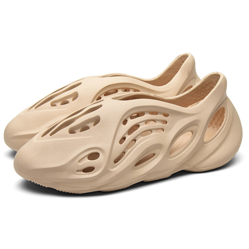 2023ins Super Fire Couple Sandals Breathable Lightweight Coconut Hole Shoes Kanye Same Style Sandals Parent-Child Outdoor Shoes