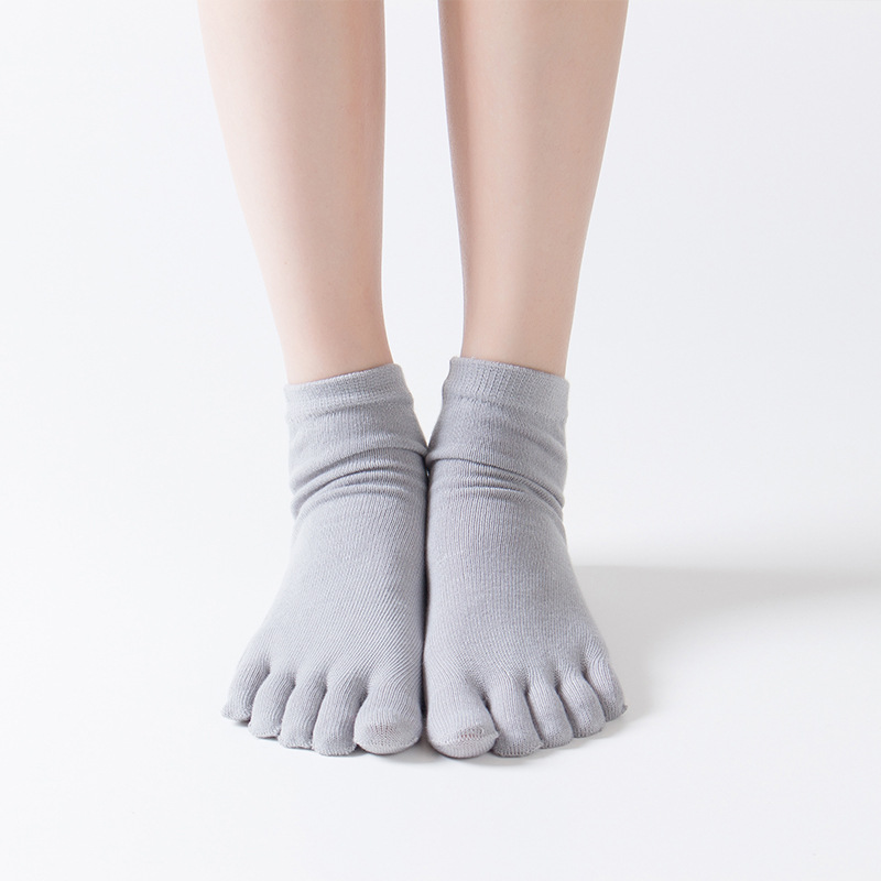 Factory direct yoga socks open toe professional dispensing non-slip ladies yoga five-finger socks toe socks