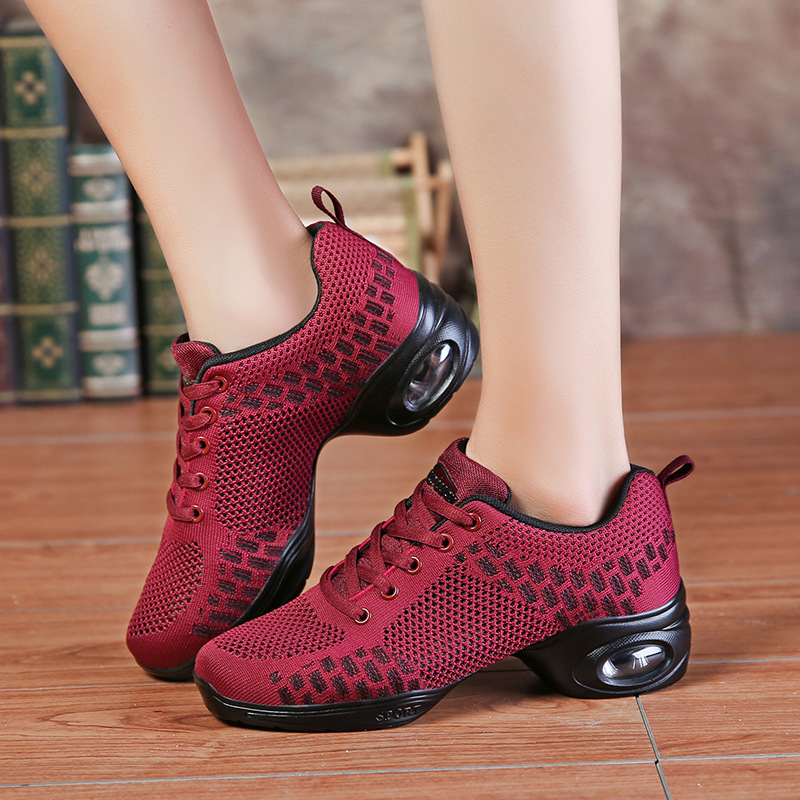 Yang Liping Square Dance Shoes for the Elderly Dance Shoes Mother Red Dance Shoes Women's Summer 2021 New Soft Sole