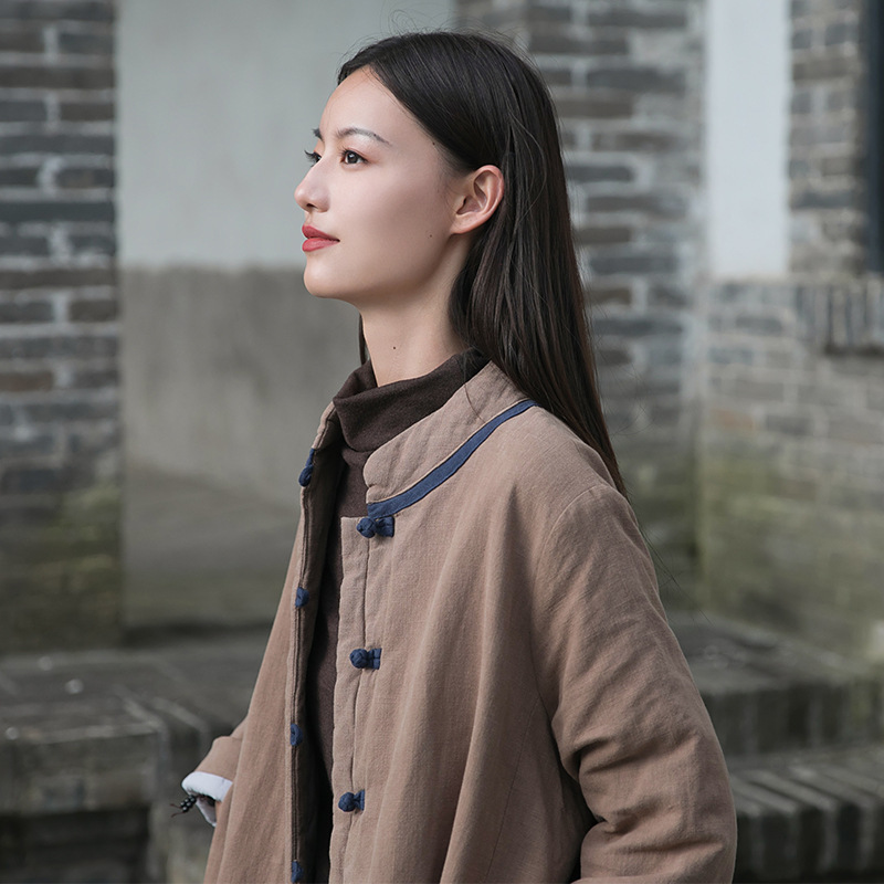 2023 Winter Neue Vintage Chinesischen Stil Vertikale Kragen Chinesischen Stil Kontrast Farbe Platte Schnalle Mittellange Baumwolle gefütterte Jacke Leinen Lose Baumwolle-pad_voghion.com