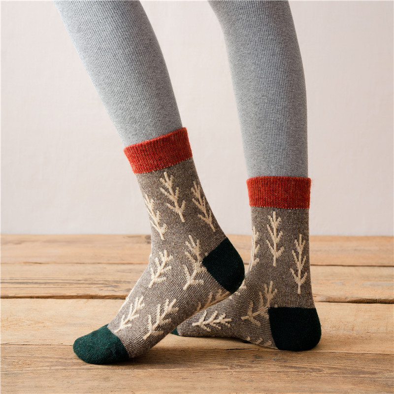 秋冬季新款加厚保暖女羊毛袜圣诞树叶中筒短袜ins潮复古文艺厚袜
