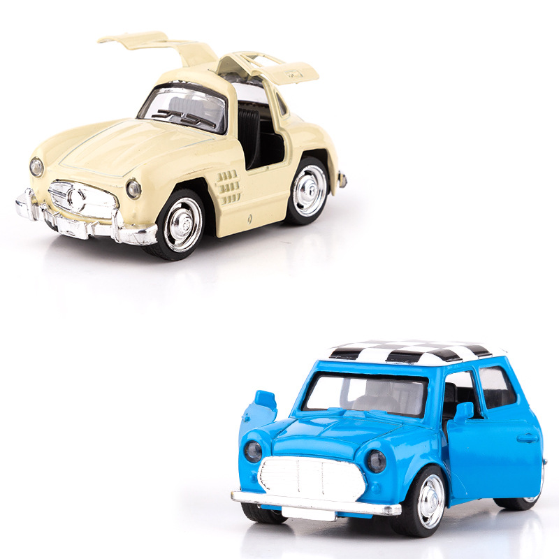Alloy cartoon car model children's toy car ornaments back force car model can open the door boy toy car