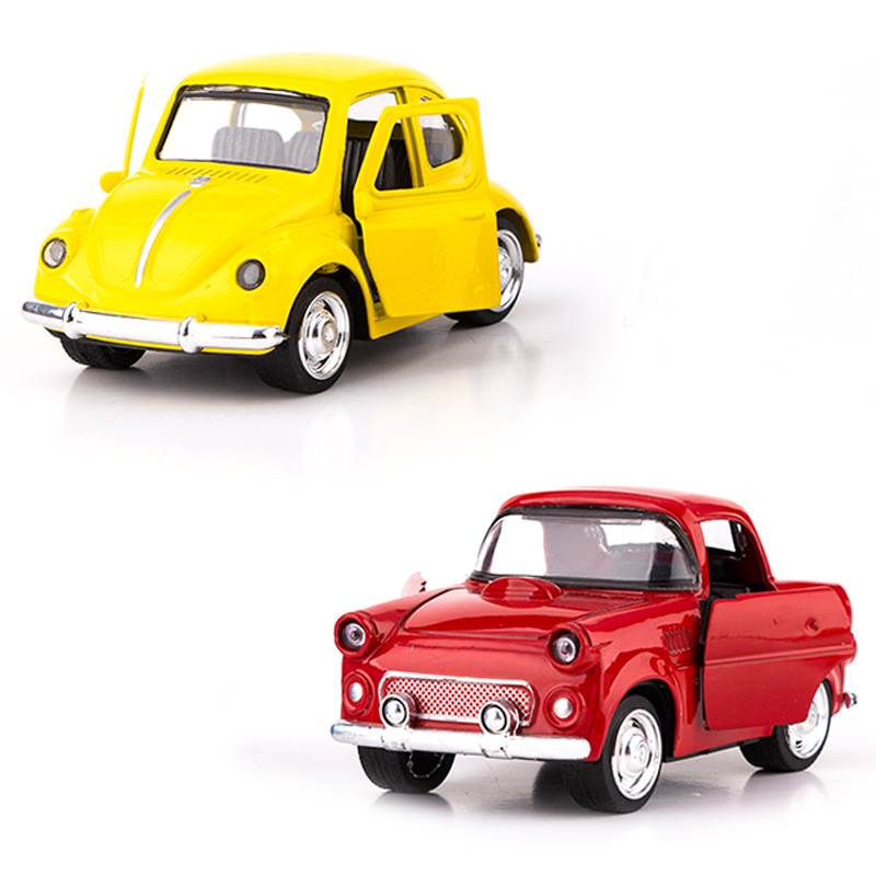 Alloy cartoon car model children's toy car ornaments back force car model can open the door boy toy car