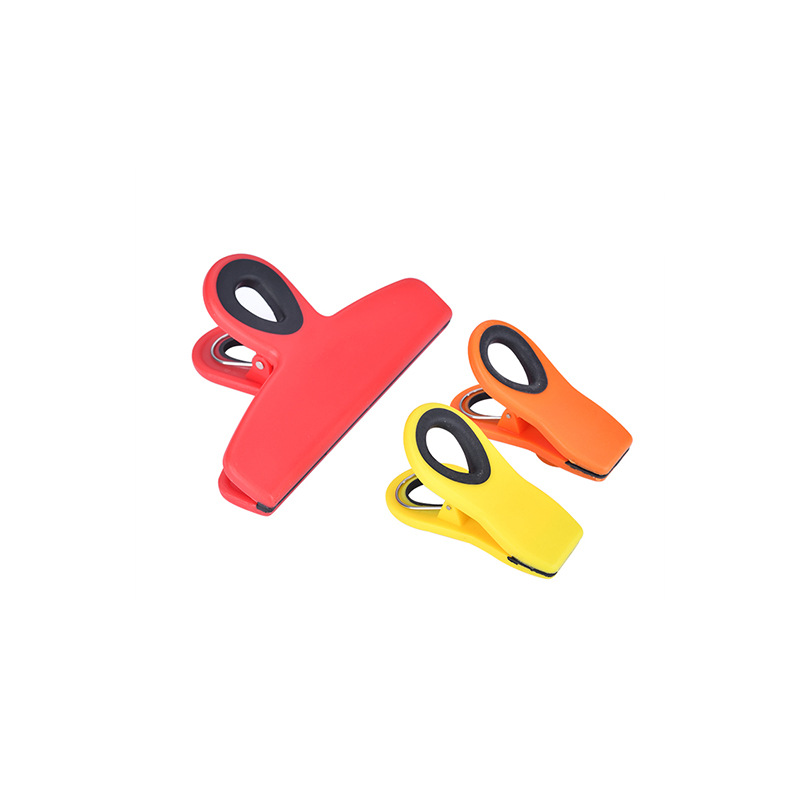 In stock color plastic clip magnetic clip clothes drying bed sheet holder refrigerator clip with magnet plastic clip
