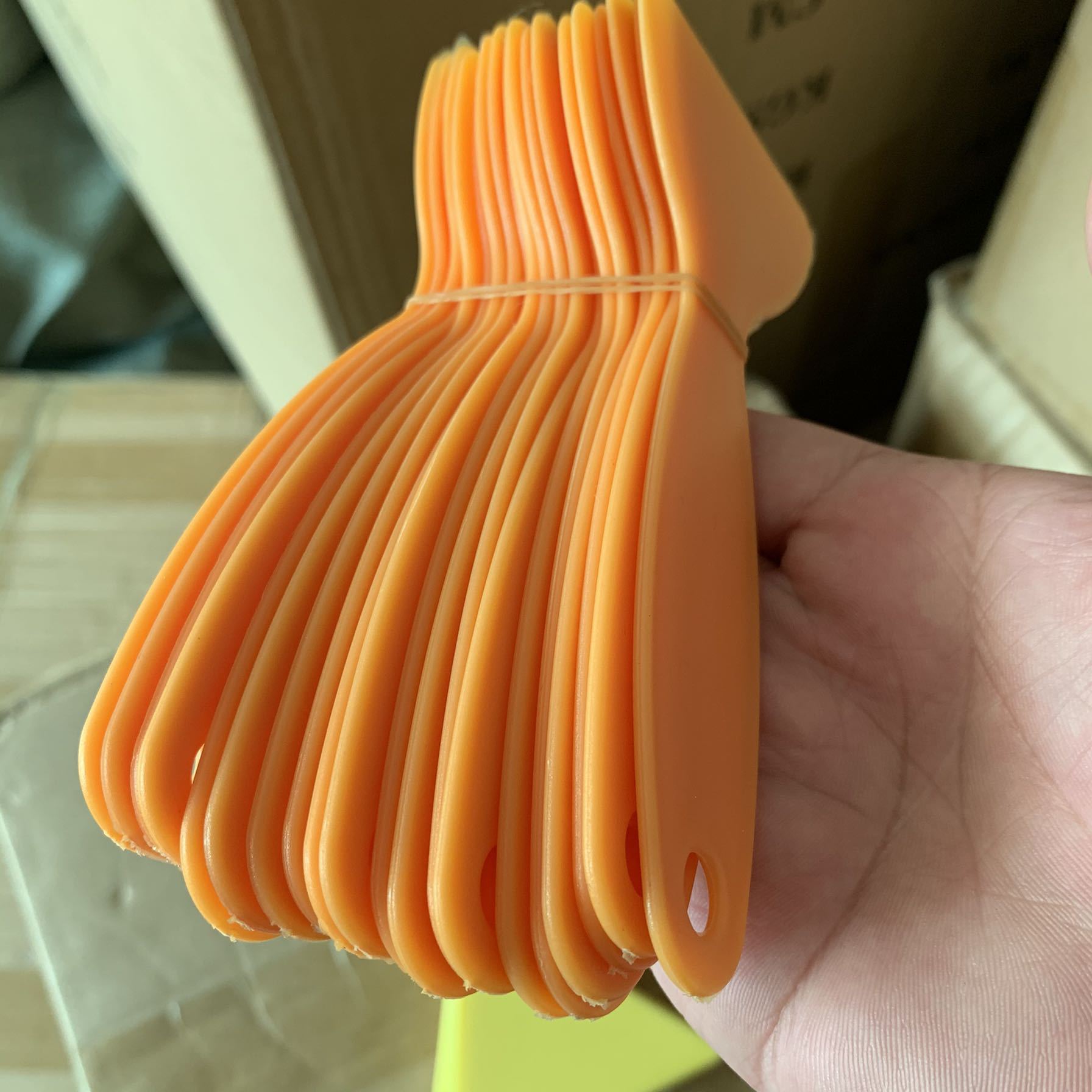 Small yellow shovel hard scraper tool car film triangle scraper plastic small scraper hand account sticker anti-warping Special