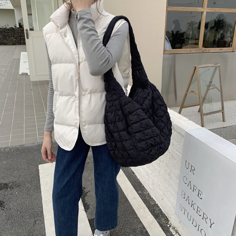 Bag Autumn and Winter New Cloud Pleated Big Bag Women's Casual Personalized Lightweight Large Capacity Dumpling Bag Crossbody Bag Commuter Bag