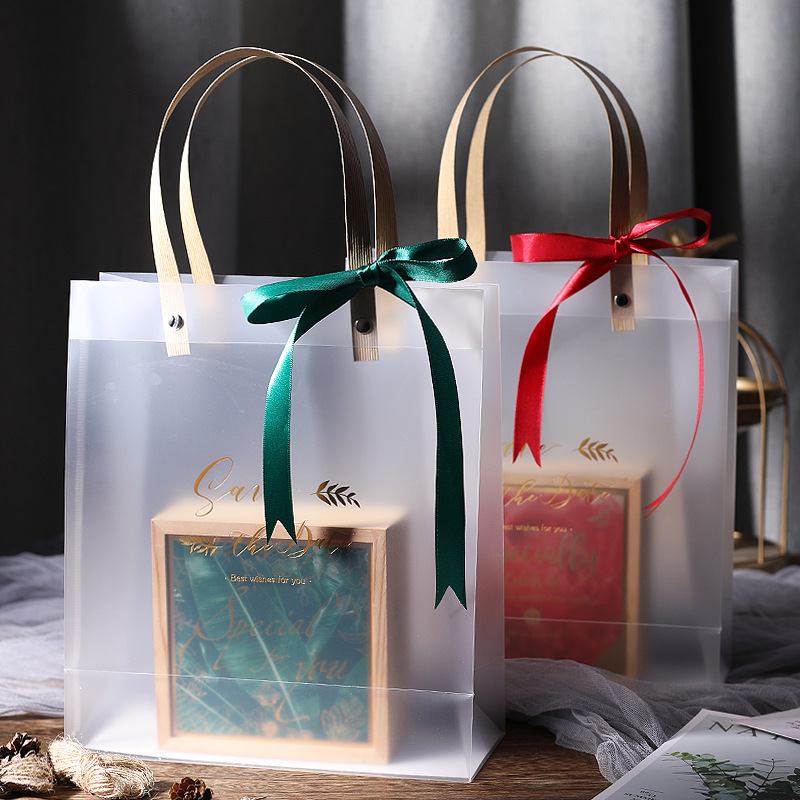 Transparent gift bag custom graduate day gift handbag plastic frosted children's day gift bag wholesale