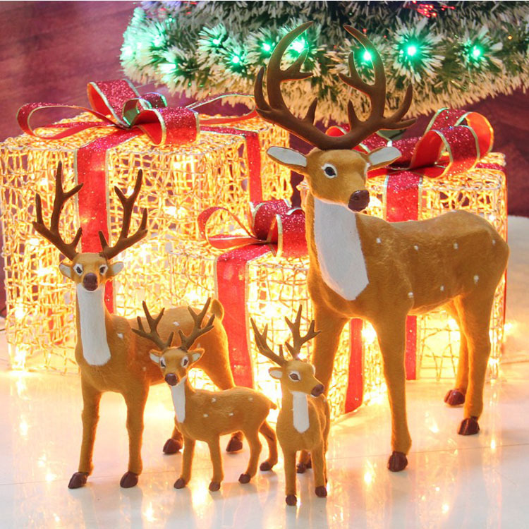 国境を越えたクリスマスの鹿はヘラジカのクリスマスのショーウインドーをシミュレートして道具のクリスマスの装飾品のデスクトップのカウンターの置物を配置します。|undefined
