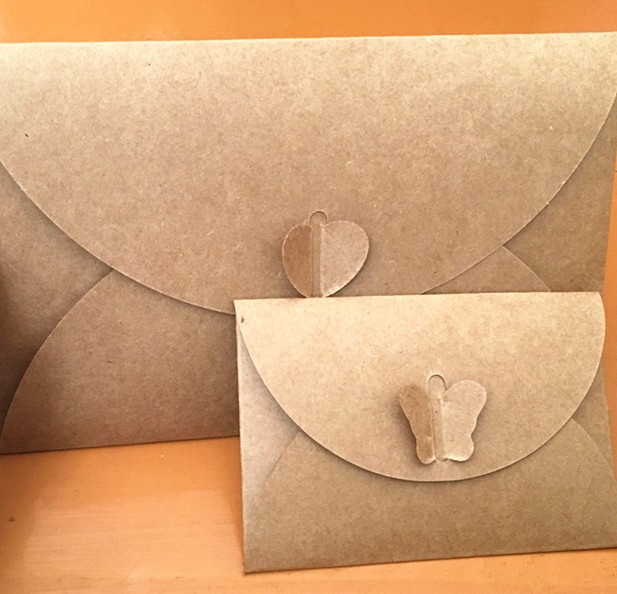 Retro European-style Love Button Envelope DIY Love Butterfly Large and Small Kraft Paper Envelope