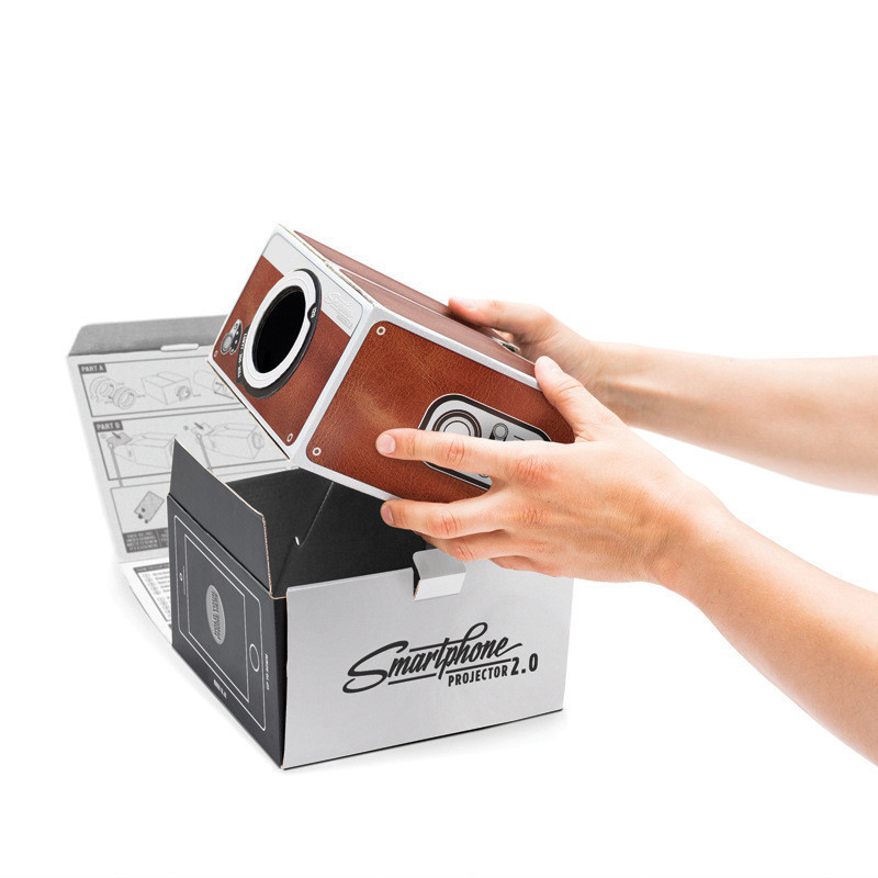 Smart phone projector 2.0 second generation power-free installation small projector SmartPhoneProjector