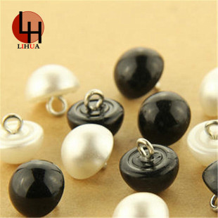 In stock wholesale pearl button plastic semicircle mushroom with foot button copper wire foot shirt coat button pearl buckle