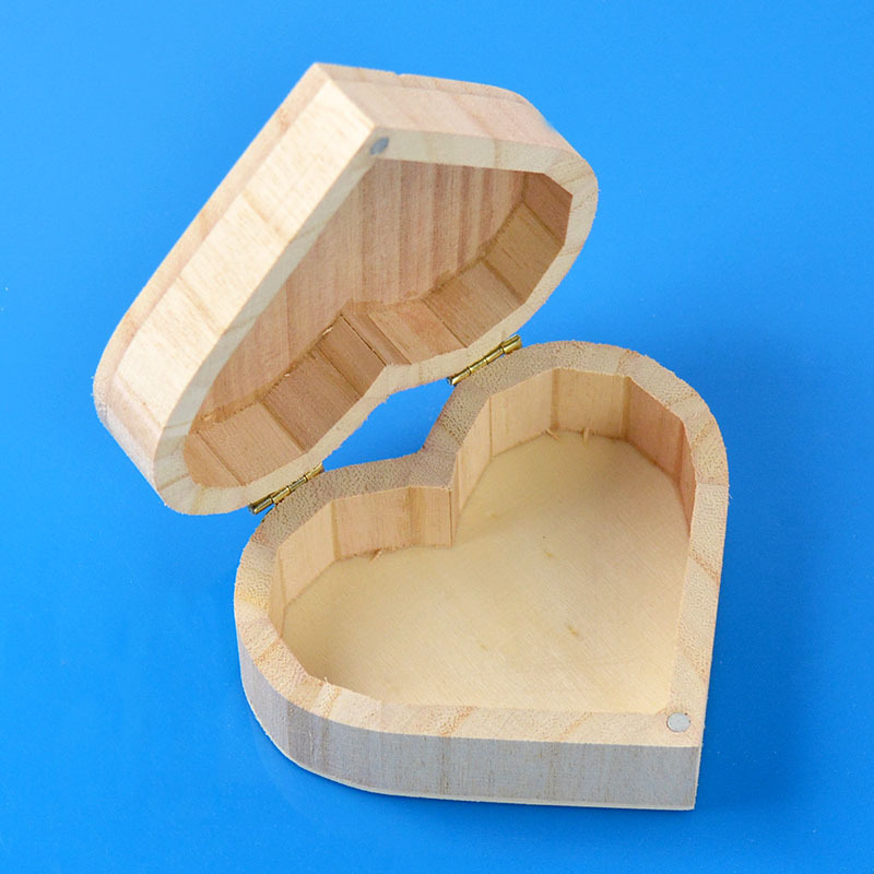 Foreign trade hot love wooden box boutique gift small wooden box jewelry box handmade heart-shaped wooden gift box wholesale