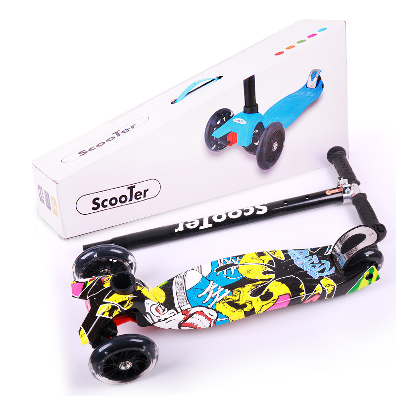 Greyboy graffiti children's scooter 3-6-8 years old four-wheel flash stroller wholesale detachable one-piece delivery