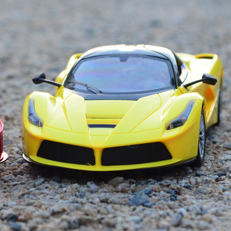 1:14 Farah charging remote control car model gravity sensor children's toy model cool light one-button door opening