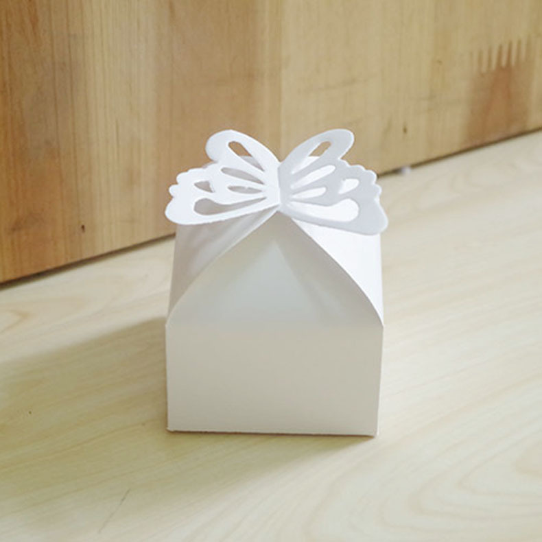 Cross-border new candy box creative butterfly hollow square bottom candy box pearl paper packaging box wedding candy box wholesale