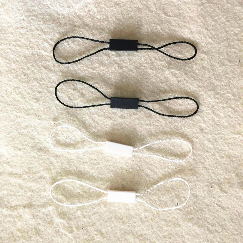 Spot letterless rectangular black and white clothing plastic hanging grain universal hanging grain double plug hanging rope hanging grain