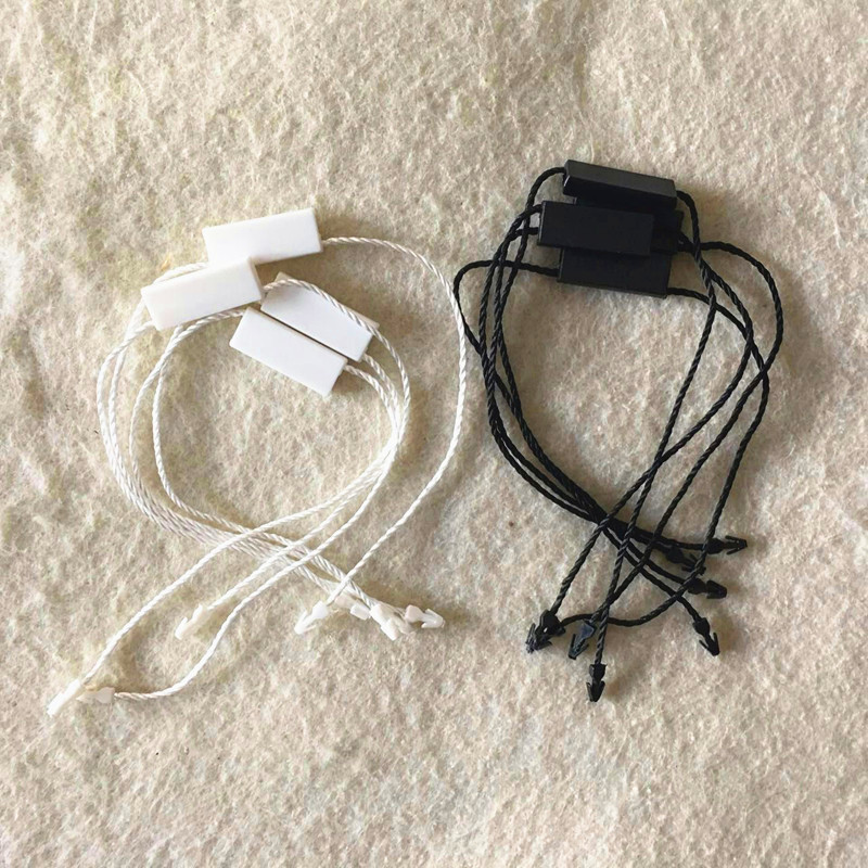 Spot letterless rectangular black and white clothing plastic hanging grain universal hanging grain double plug hanging rope hanging grain