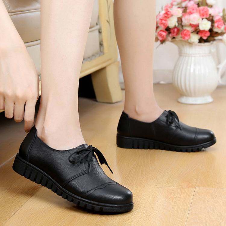 New leather mother shoes middle-aged and old round head flat shoes soft bottom women's shoes factory direct wholesale supply stable