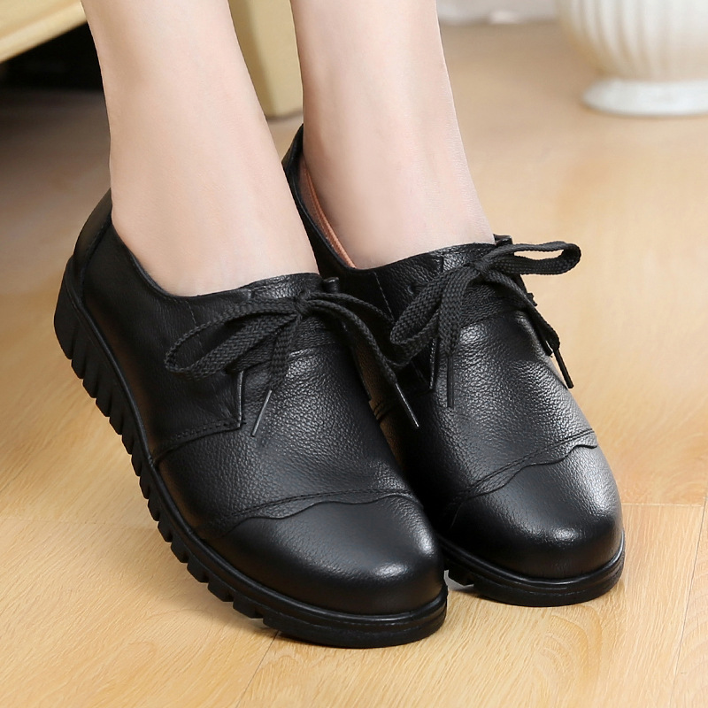 New leather mother shoes middle-aged and old round head flat shoes soft bottom women's shoes factory direct wholesale supply stable
