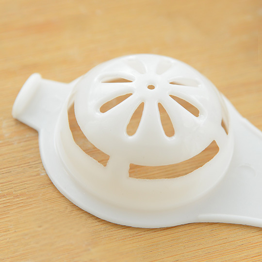 Household baking long handle plastic leaking egg white filter egg yolk egg yolk egg removing liquid egg separation filter isolation separator