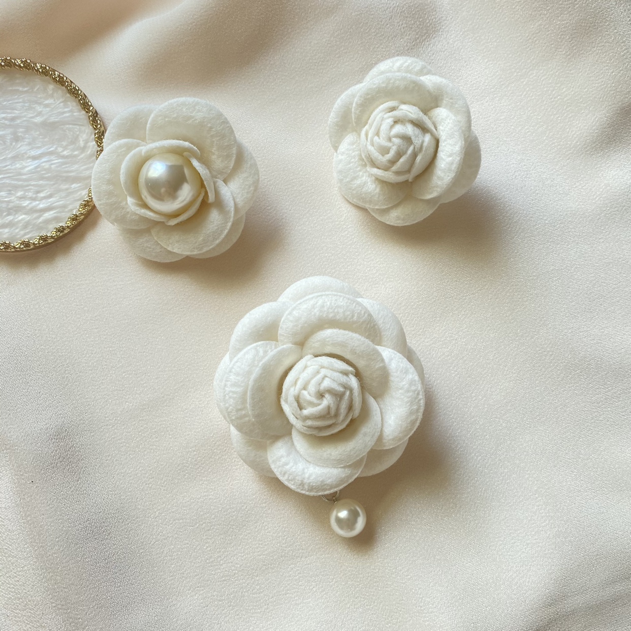 Fragrant Style Pearl Camellia Flower Brooch Advanced Flower Collar Flower Corsage Pin Elegant Hepburn French Decoration