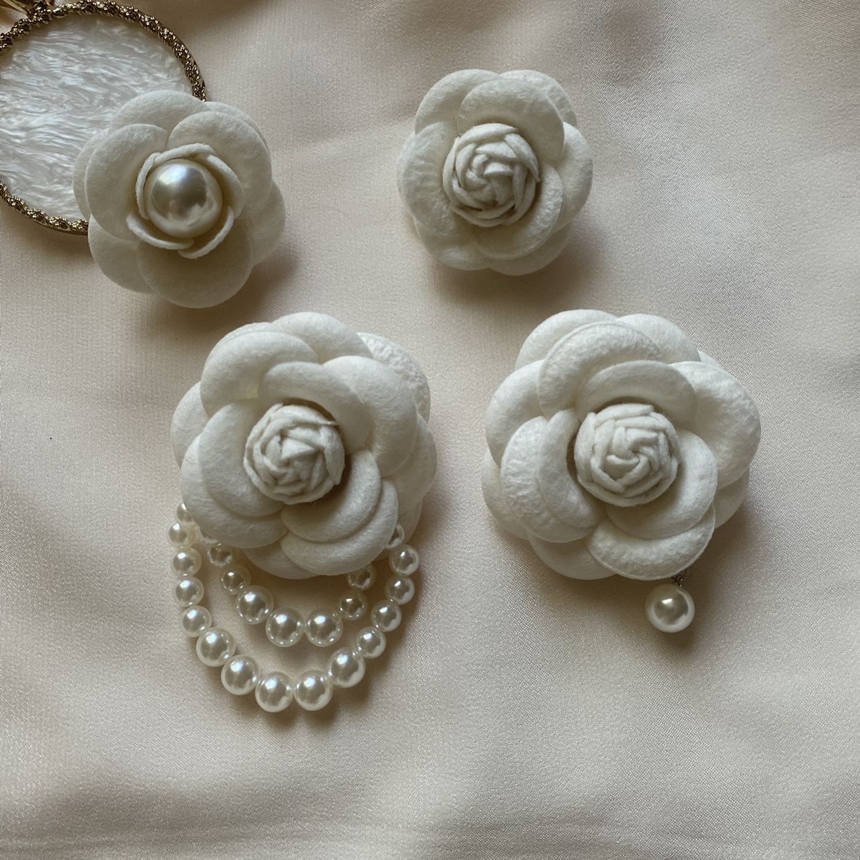 Fragrant Style Pearl Camellia Flower Brooch Advanced Flower Collar Flower Corsage Pin Elegant Hepburn French Decoration