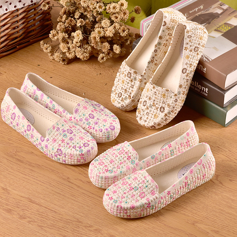 Sandals Women's Summer Hollow Breathable Soft Sole Non-slip Plastic Wading Beach Hole Shoes Printed Flat Nurse Mom Shoes