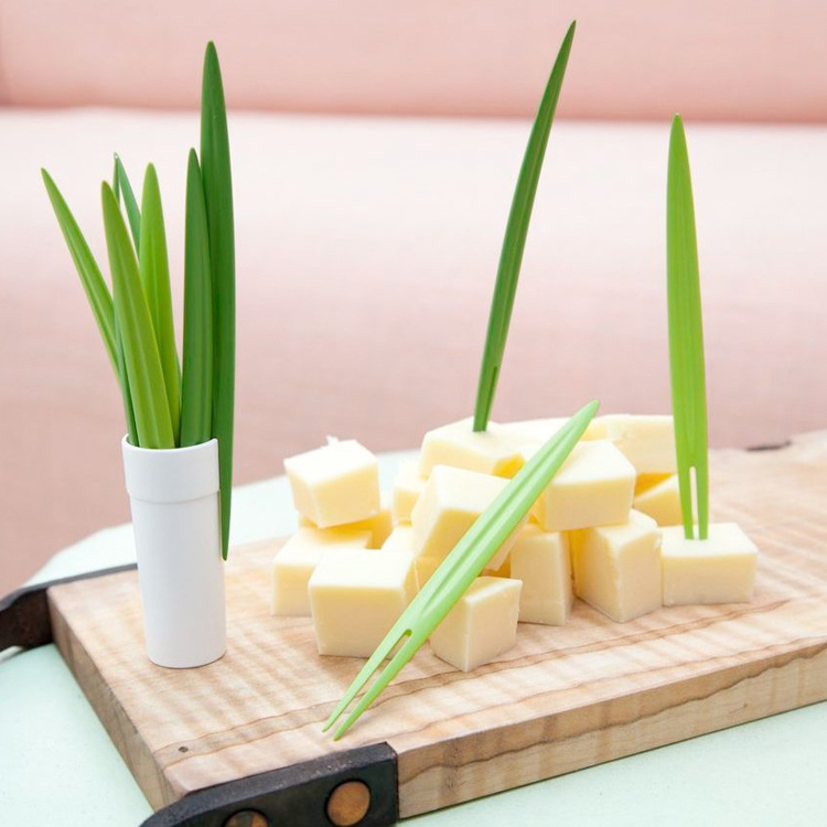 Creative bamboo leaf shape fruit fork leaves fruit fork cartoon snacks dessert fork kitchen supplies 10 Pack