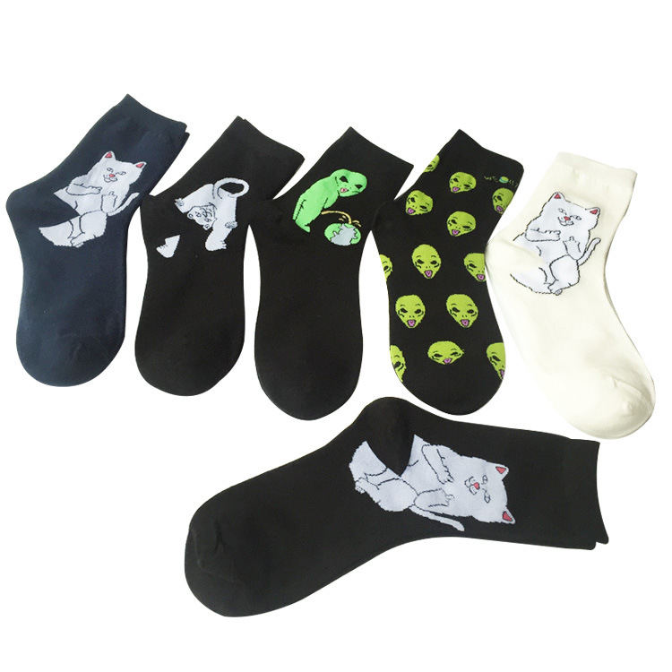 Calcetines calientes especiales transfronterizos al por mayor dedo medio gato barato gato calcetines de algodón hombres y mujeres hip hop estilo callejero calcetines de skateboard